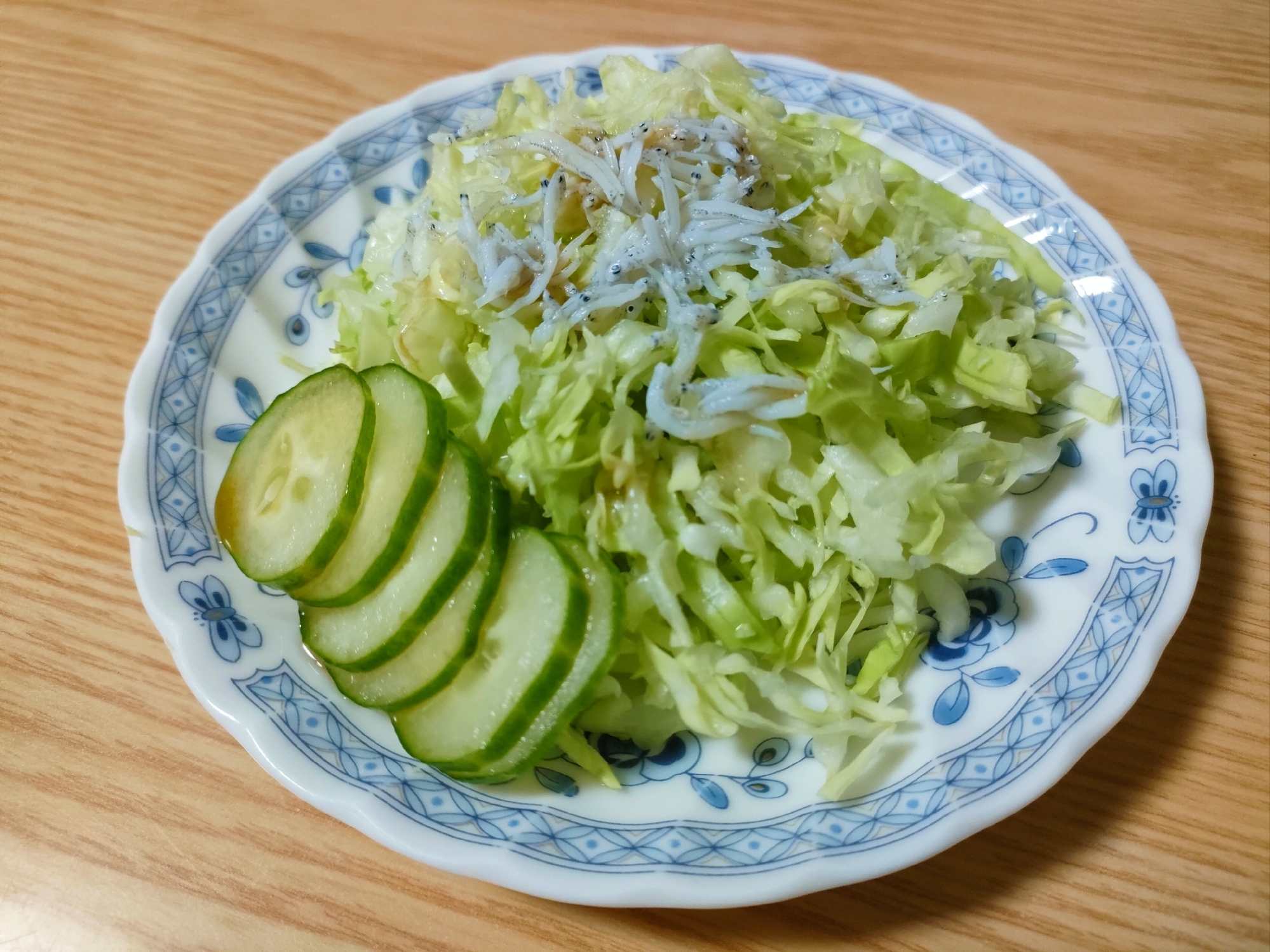 キャベツときゅうりとしらすのサラダ