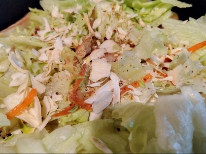 レタスとナッツ☘️ごま入りサラダ