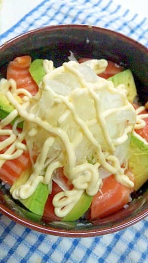 サーモンアボカド丼 オニオンスライスのせ レシピ 作り方 By ケロロ姫 楽天レシピ