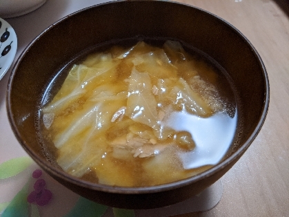 炒めキャベツとツナの味噌汁