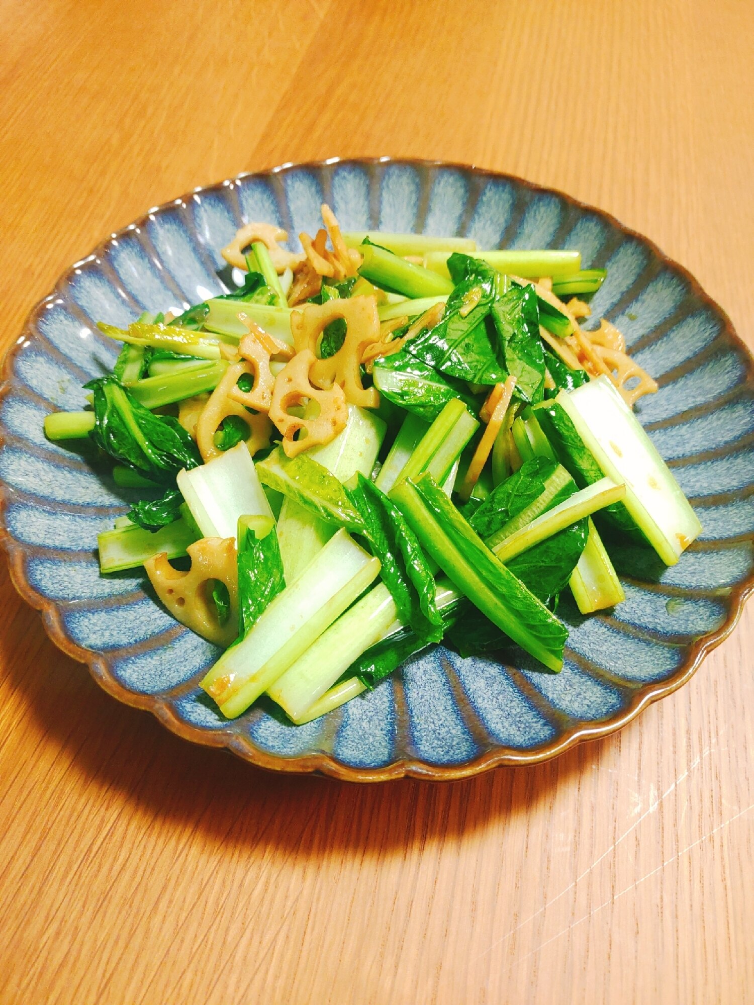 レンコンと小松菜のにんにく炒め レシピ・作り方 by 管理栄養士こあら