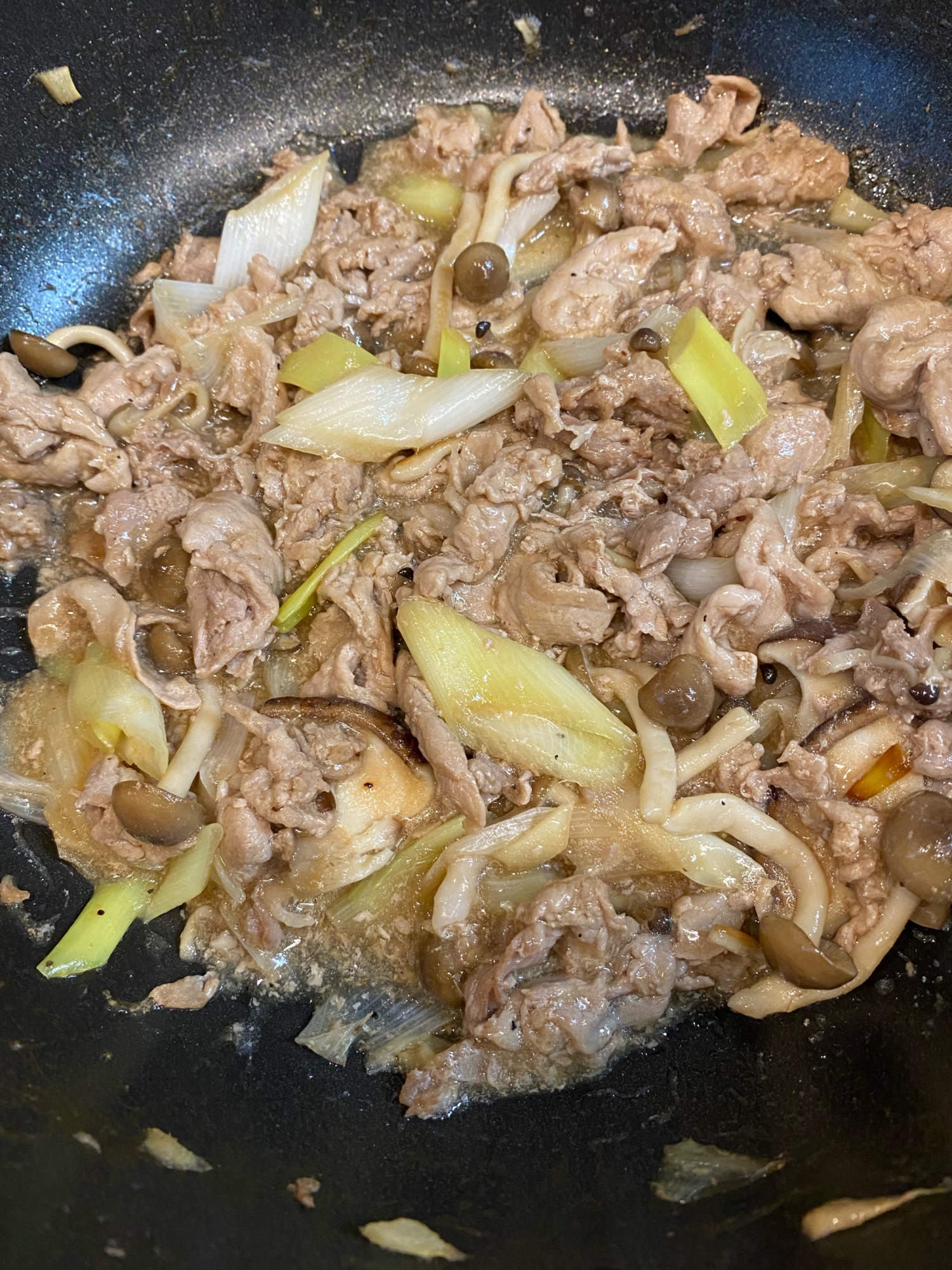 生姜で食欲⤴️❣️ネギとしめじと豚肉のとろとろ炒の