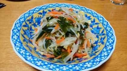 小松菜がなく、ワカメで代用！！いつも作るナムルと違って、めちゃくちゃ美味しかったです(≧∇≦)b