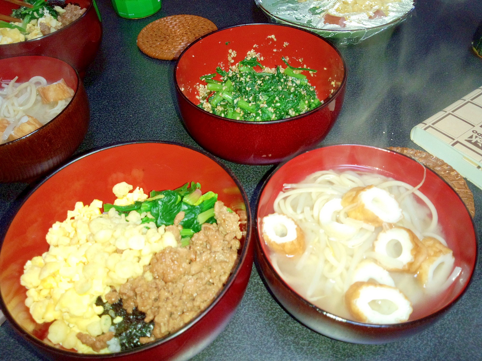 春菊の胡麻和え・3食丼・塩麹スープ