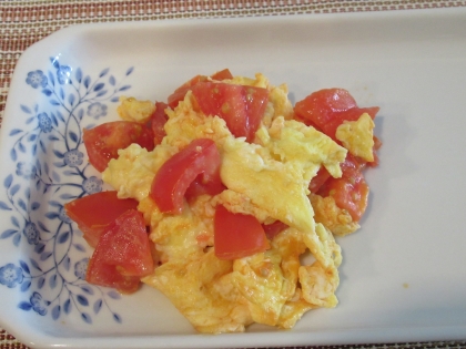 朝食用に短時間で簡単に作れました！
半熟のスクランブルエッグとトマトの組み合わせが良いですね(´艸｀*)
美味しくいただきました♪