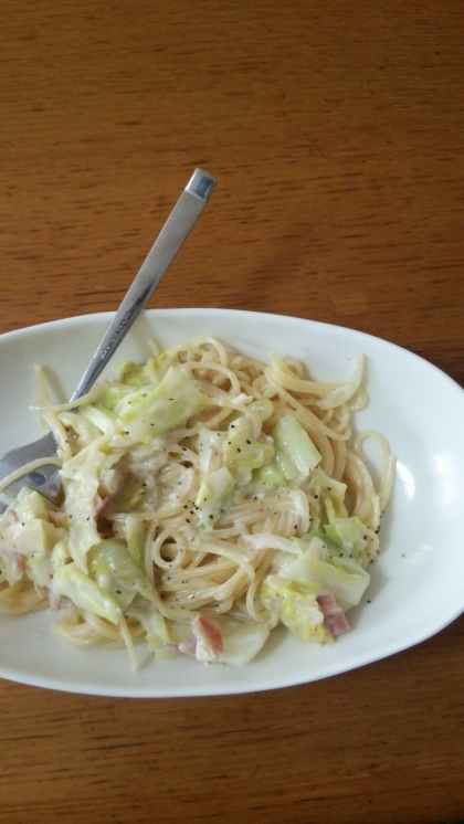 クリームパスタが食べたくなったのですが、ほうれん草がなかったので、キャベツで代用しました。思った以上に濃厚で美味しかったです！