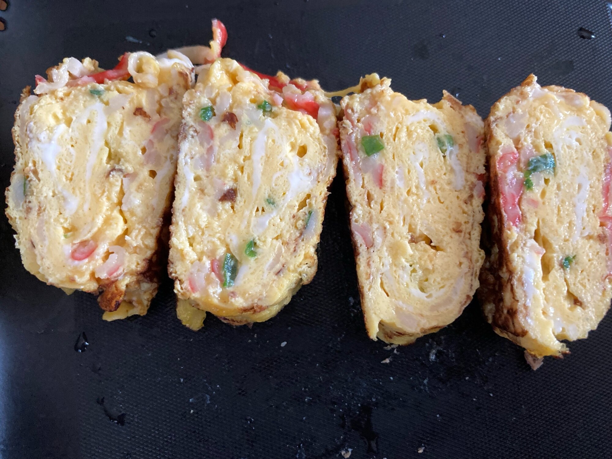 にらとカニカマのニラ玉 卵焼き レシピ・作り方 by めいてぃ - 楽天レシピ