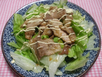 おはようございます♪
昨夜のビールのおつまみに作りました♪簡単でとっても美味しかったです♪レタスたっぷり使って。。。これならレタスもりもりたくさん食べられます❤