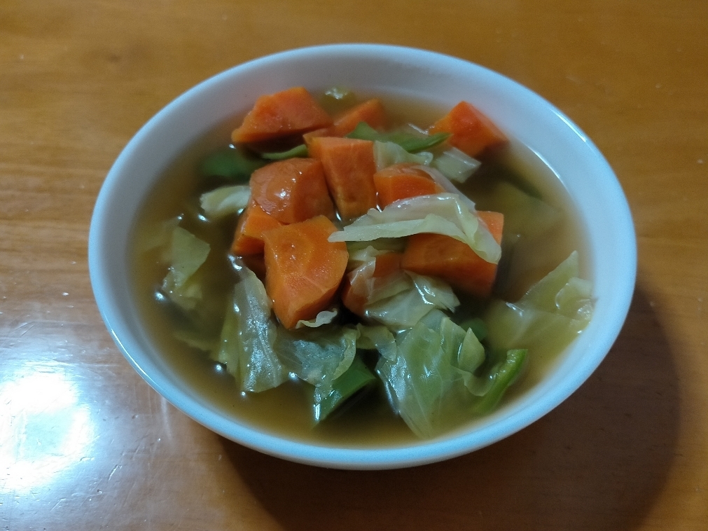 野菜のコンソメスープ