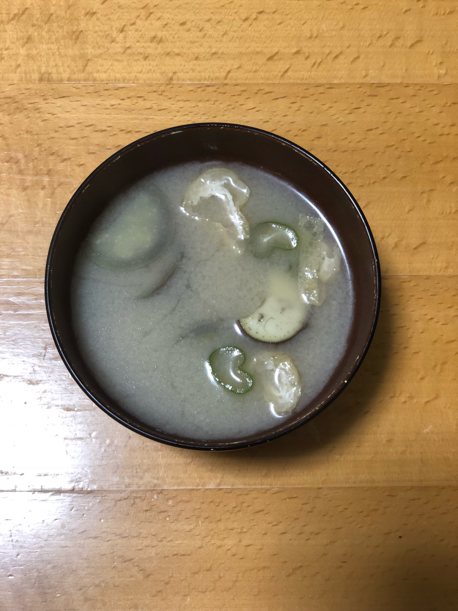 なすと油揚げの味噌汁