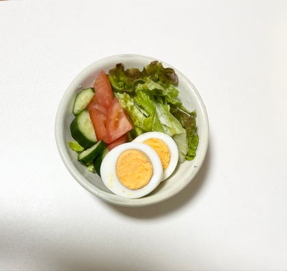 サニーレタスと胡瓜とトマト液みそドレッシングサラダ
