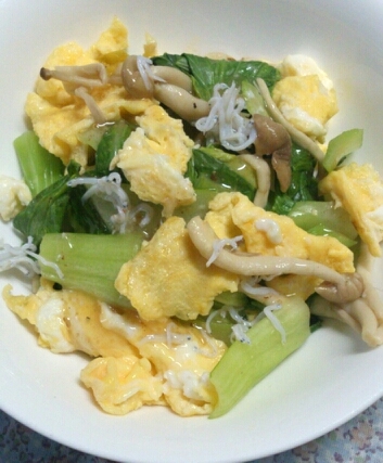 チンゲン菜ときのこの炒り卵サラダ