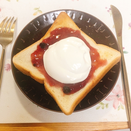 今川焼のブルーベリーとクリームチーズのサンド