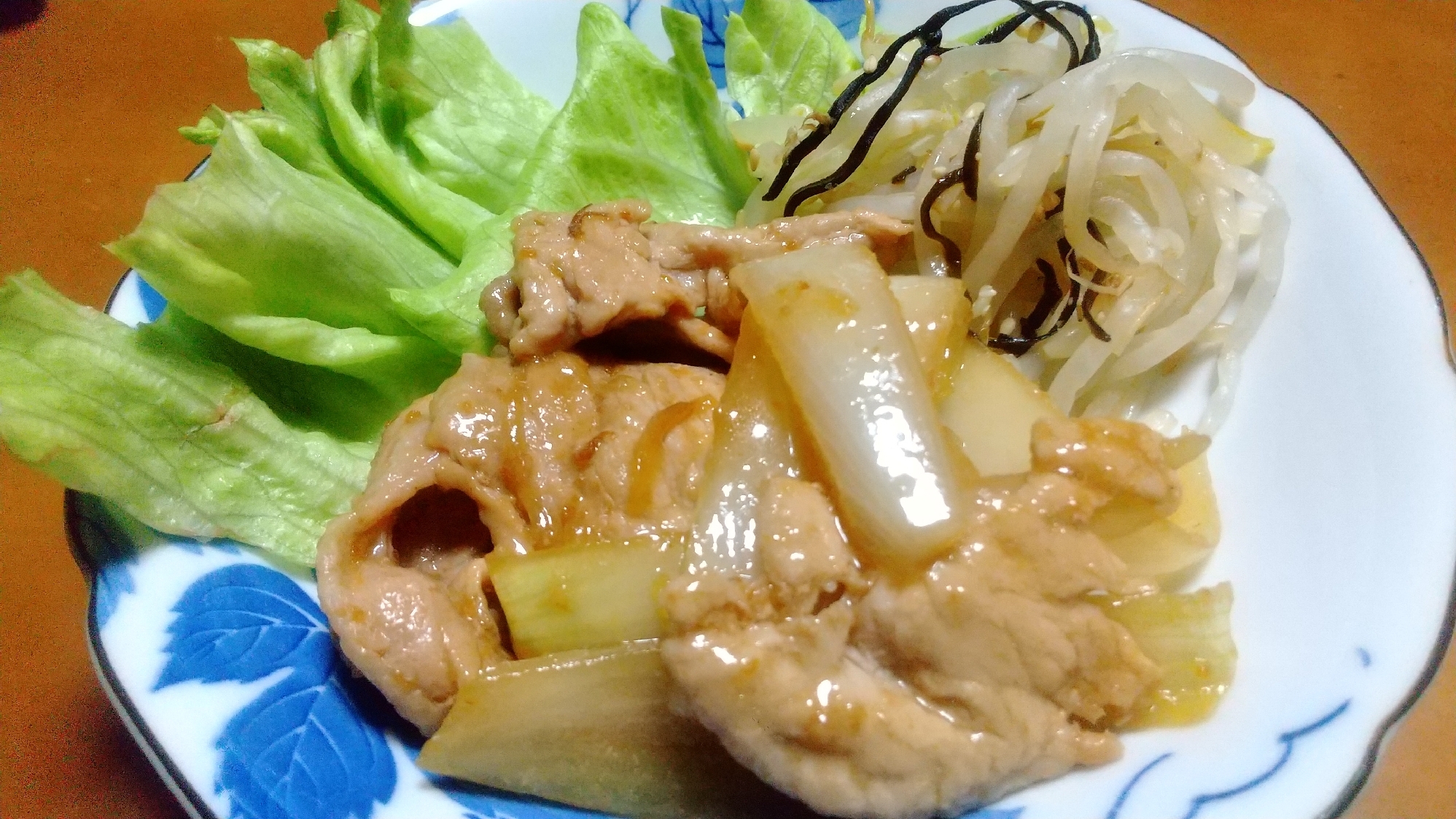 めんつゆと焼き肉のたれで！豚肉と玉葱の生姜焼き
