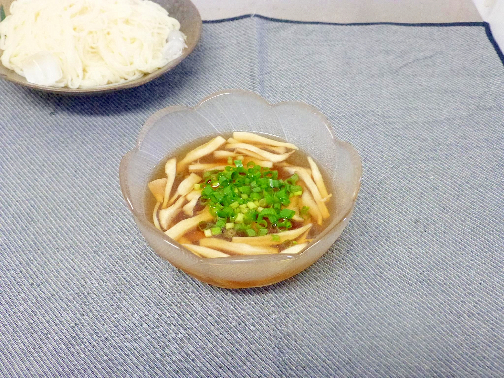 じゃこ天とエリンギのつけ汁素麺