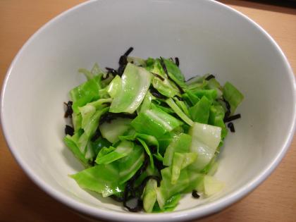 おひとり様ご飯の副菜に！キャベツの塩昆布あえ