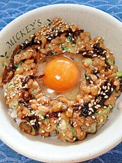 納豆の食べ方-生玉子＆キューちゃん♪
