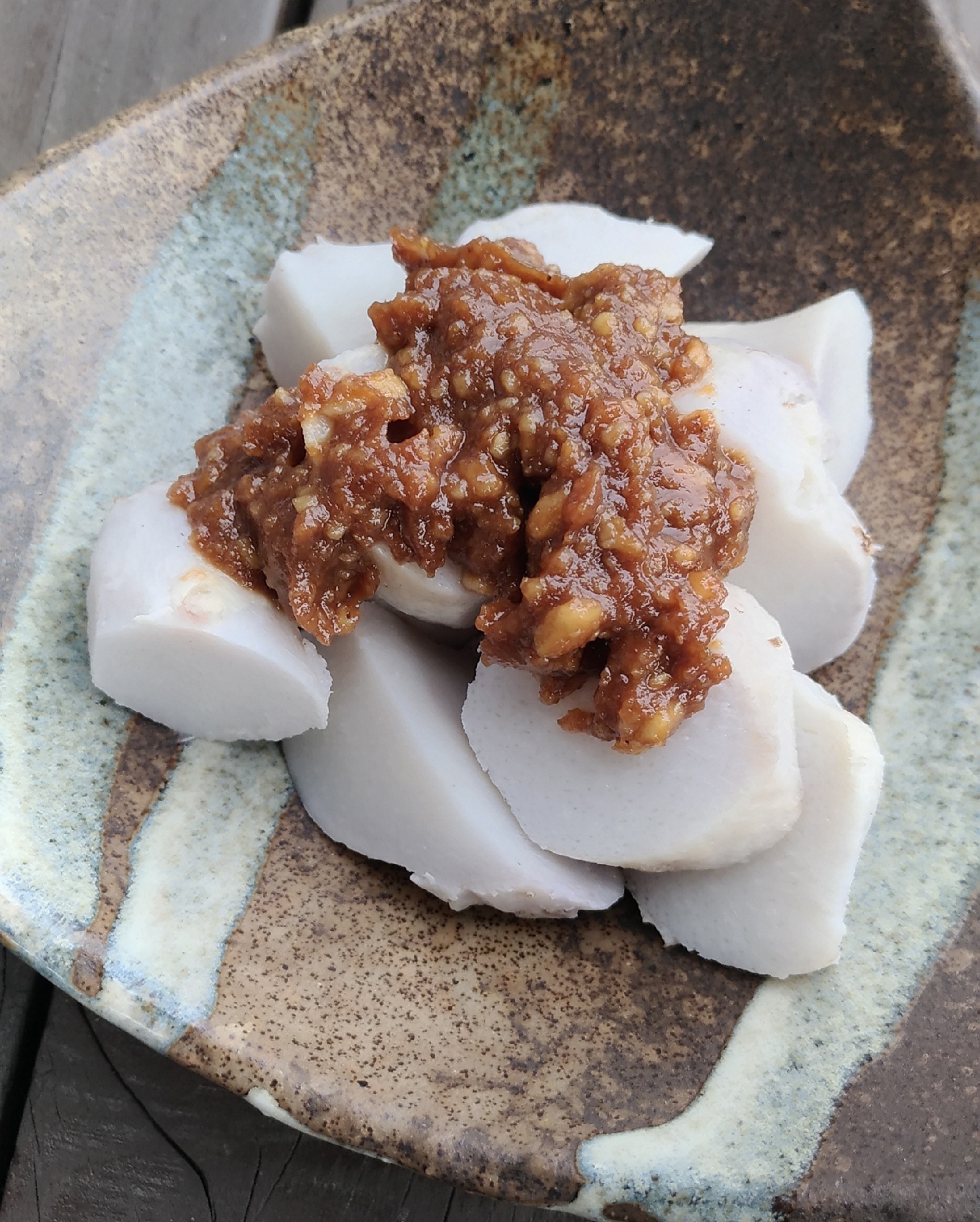 くるみ味噌で食べる☆レンジ里芋