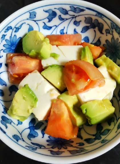 豆腐とアボカドトマトのサラダ