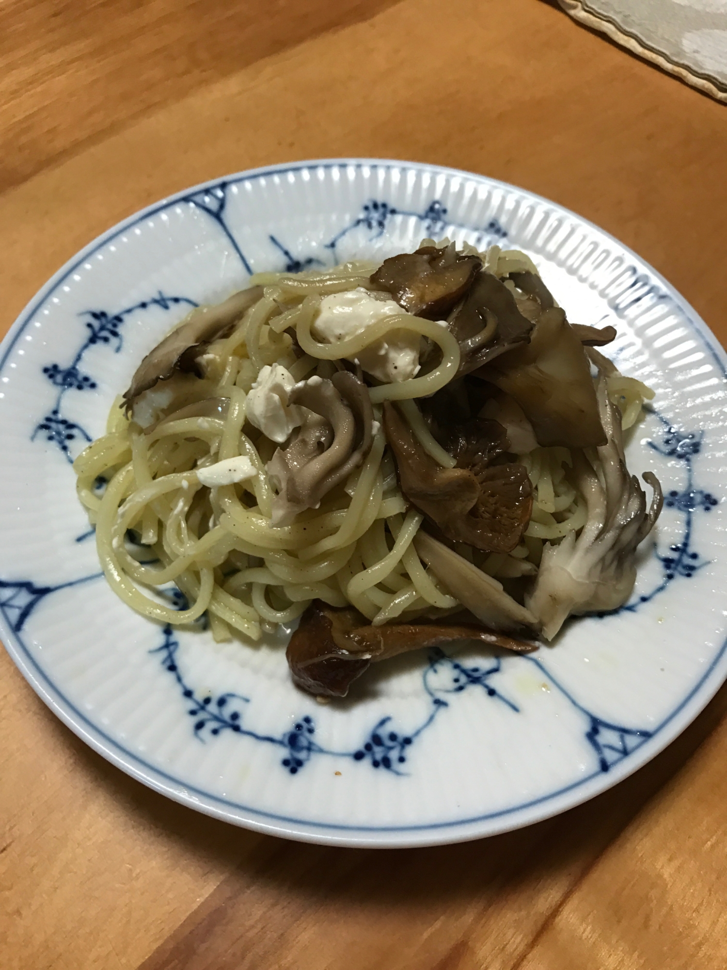 松なめこと舞茸のクリームチーズ焼きそば