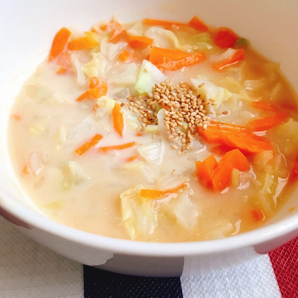 にんじん&キャベツの豆乳味噌スープ＊白いりごま