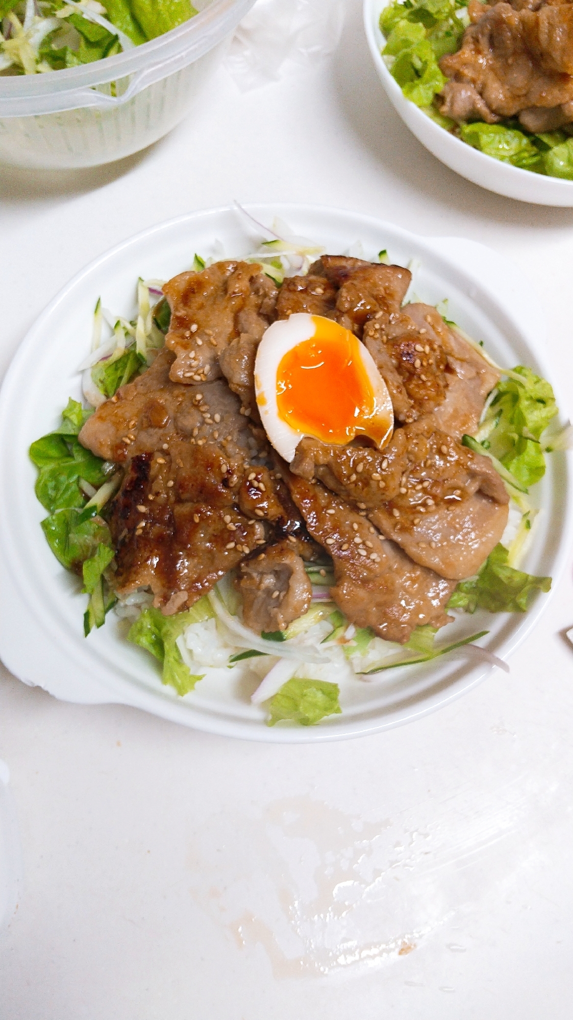 豚肉で節約！焼き肉サラダ丼