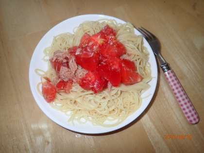 トマトちょっと大きめカットですが、美味しく頂きました～。畑のトマトが完熟で小さく切れなくて・・・。