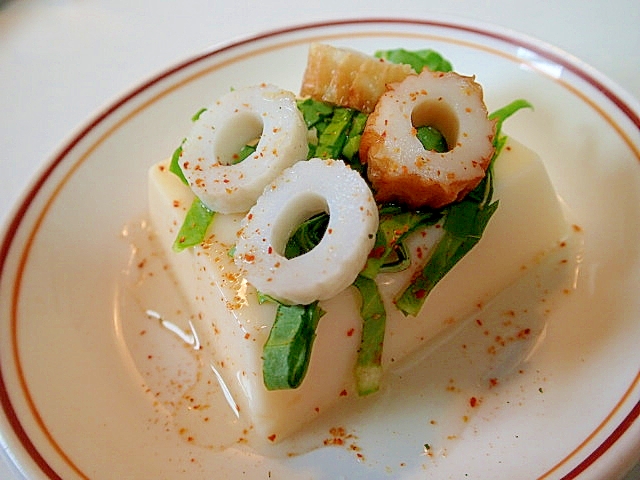 サラダ菜と竹輪のピリ辛卵豆腐