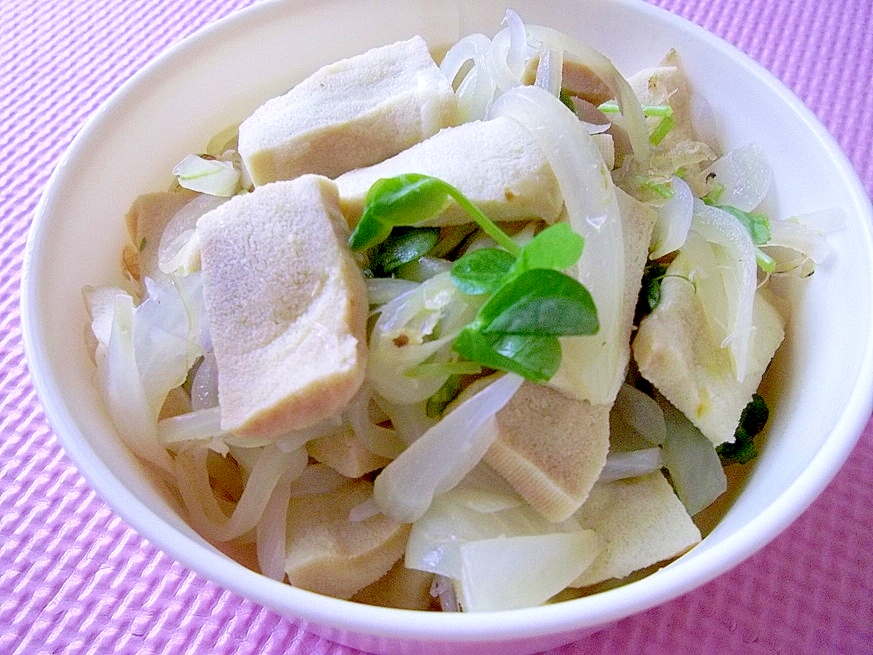 レンジで簡単♪豆苗と玉ねぎと高野豆腐のおかか醤油