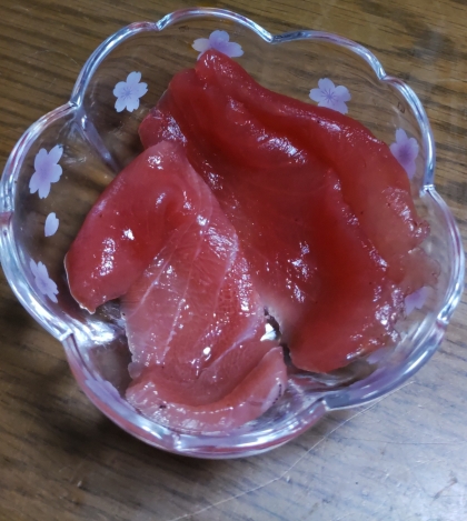 おつまみにピッタリ　マグロの昆布締め