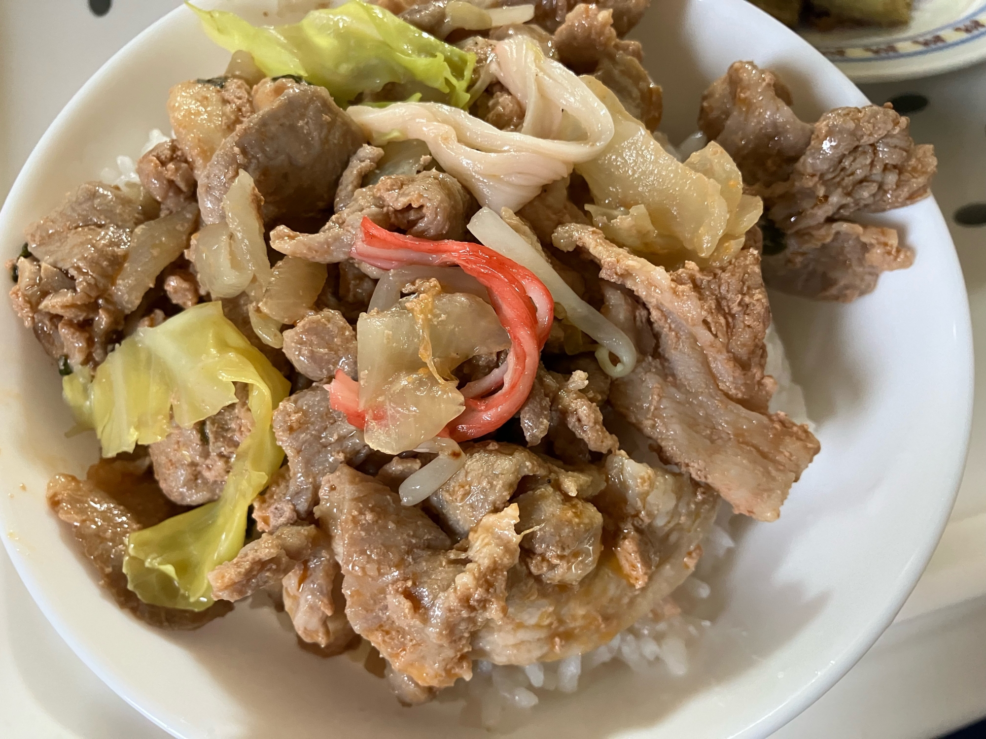 キャベツとカニカマと豚丼
