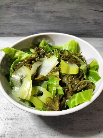 メカブと白菜キャベツしめじ下仁田ネギのサラダ