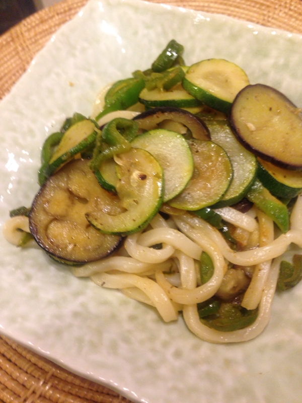 夏野菜の塩焼うどん