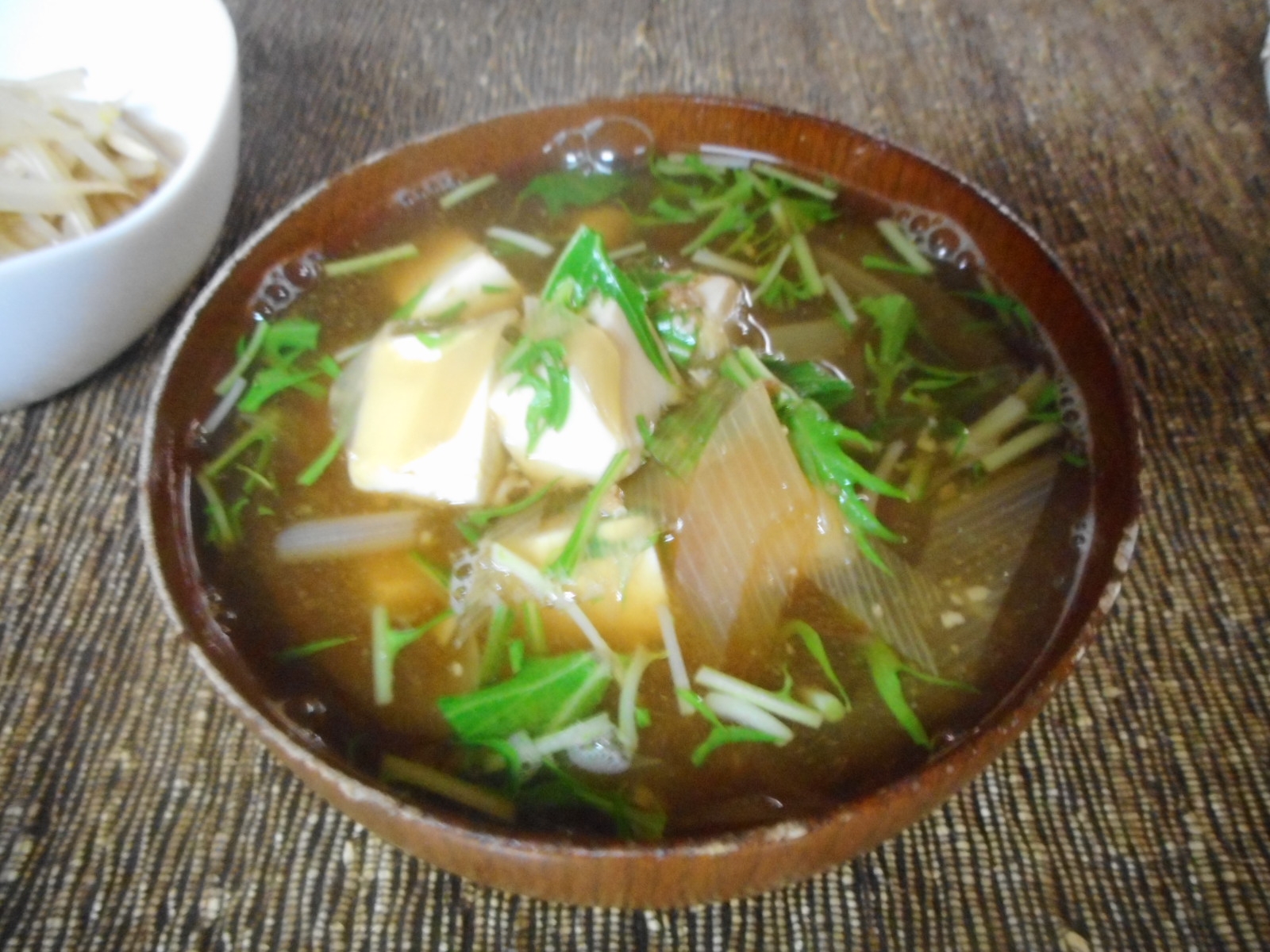 豆腐と水菜とネギの味噌汁