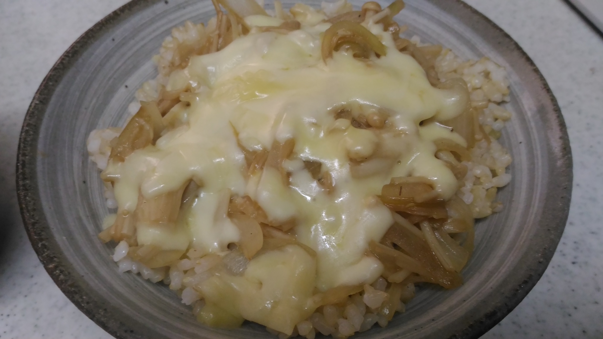 エノキと玉葱のチーズ丼 レシピ 作り方 By ねあっっ 楽天レシピ