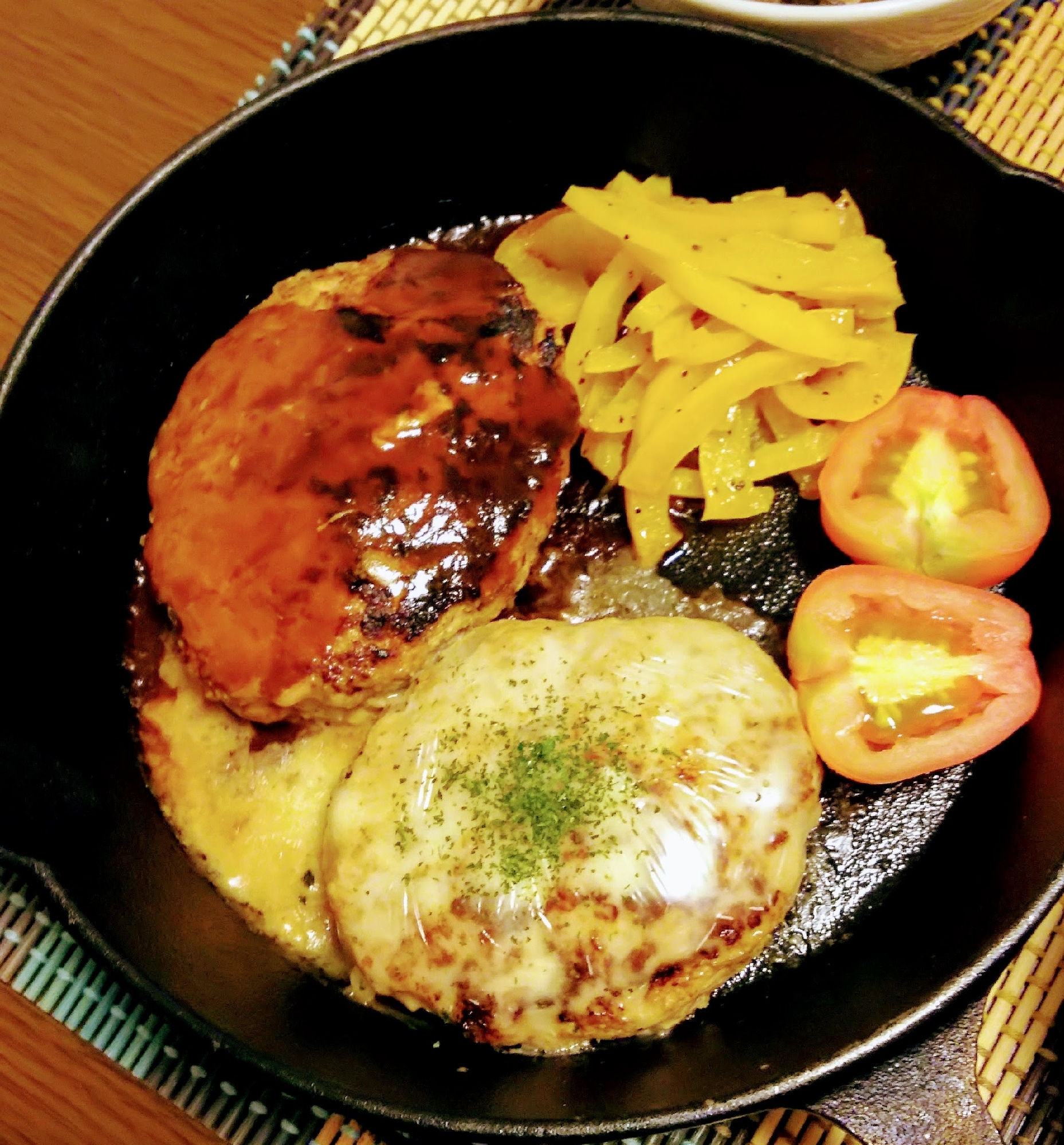 スキレット鍋で食べる！ハンバーグ