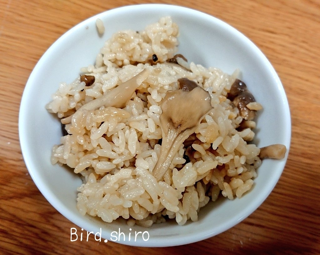 簡単♪幸せ香る夕飯＊しめじと舞茸の炊き込みご飯