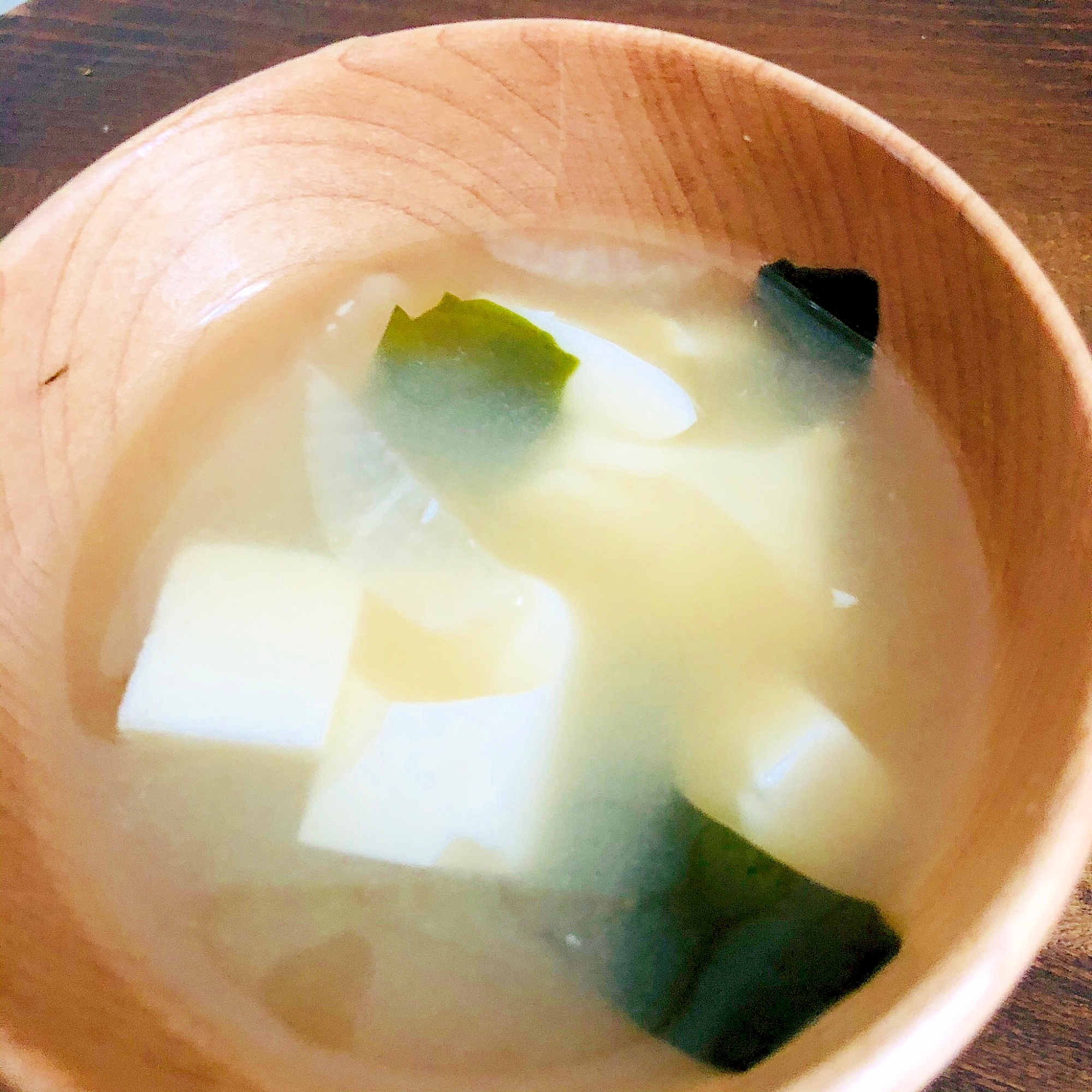 大根とわかめと豆腐の味噌汁