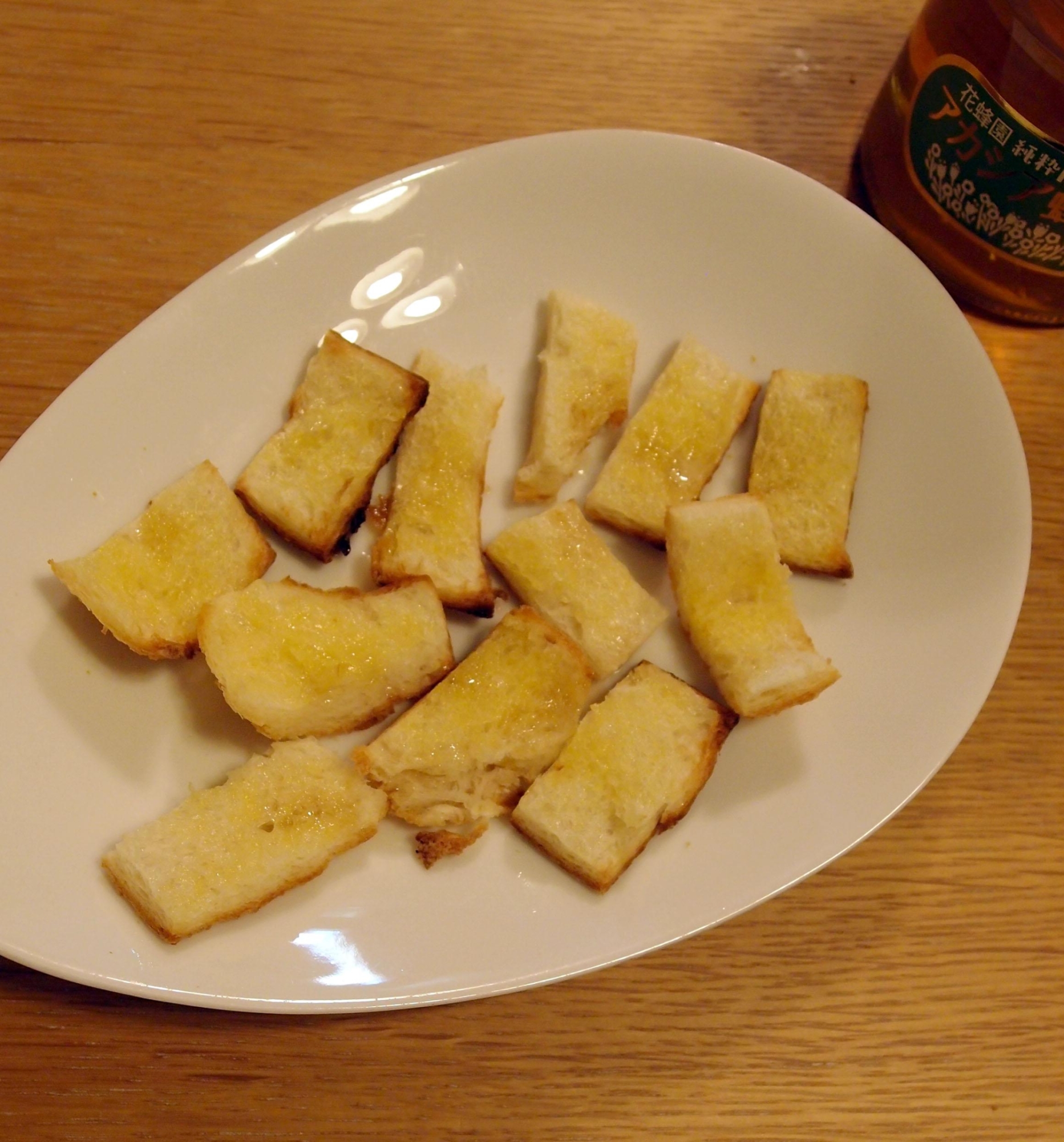 パン耳で作る☆バターと蜂蜜の甘塩っぱいおやつ