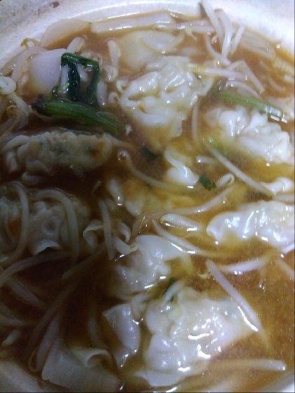 余ったラーメンスープで♪餃子鍋