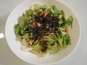 冷凍うどんが無くて、普通のうどんを少々茹でてしめましたが、あっさりしていて、美味しく頂きました！めんつゆは万能ですね＾＾