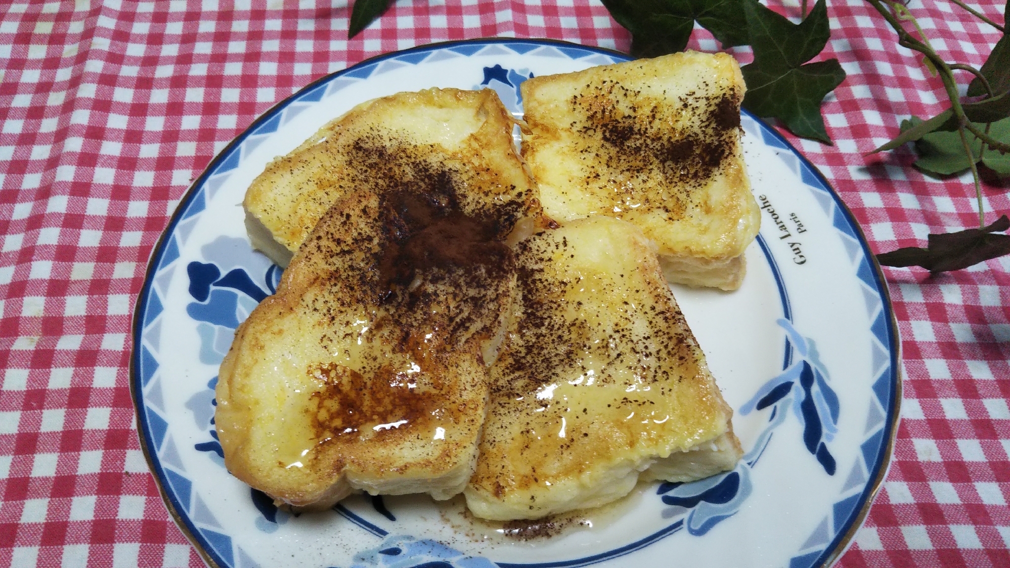 フレンチトーストのはちみつココアパウダーかけ☆