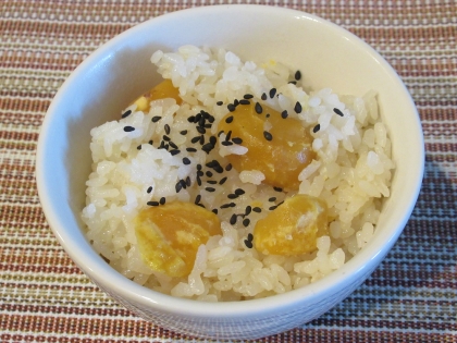 缶詰めの栗(甘露煮)を使ってですが、栗ご飯レシピを作らせていただきました(^_-)-☆
もち米入りなので、モチモチとして良いですね！
美味しくいただきました♪