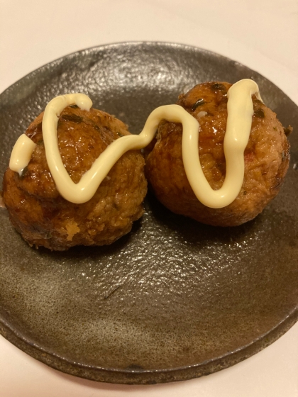 初のたこ焼きに挑戦してみました！
丸く作るのは難しかったですが、
どうにか完成し、美味しく頂きま
した。