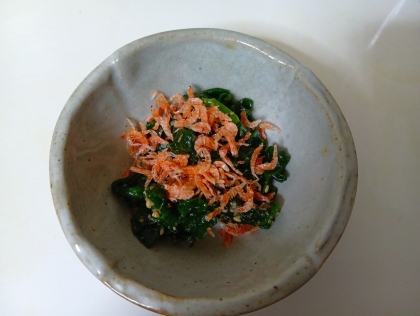ほうれん草の粉チーズかけ