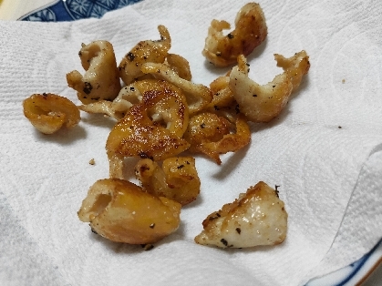 初めて作りました！
いつも捨ててる鶏皮が美味しくなって感動です♪