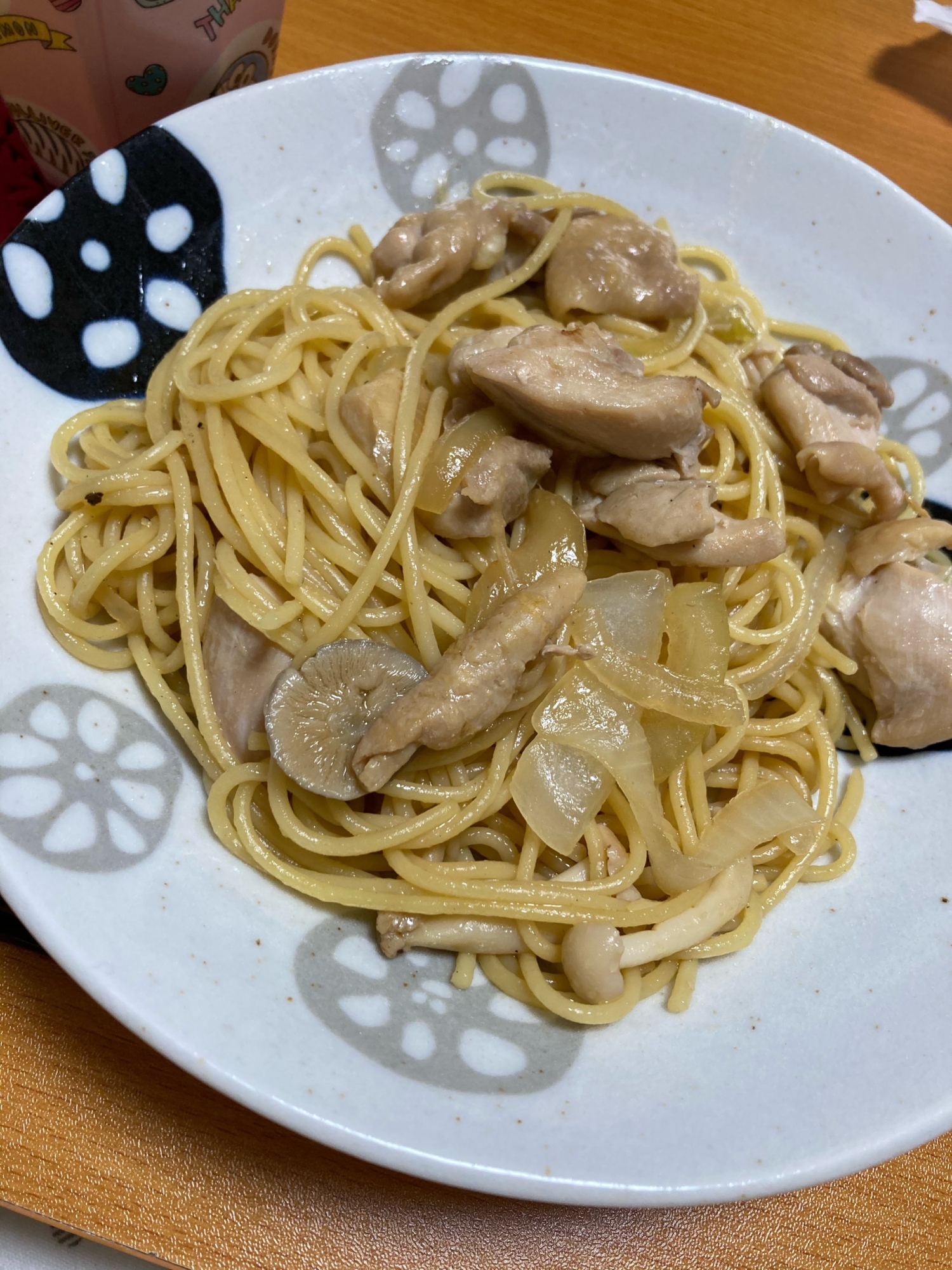 鶏肉としめじのバター醤油パスタ