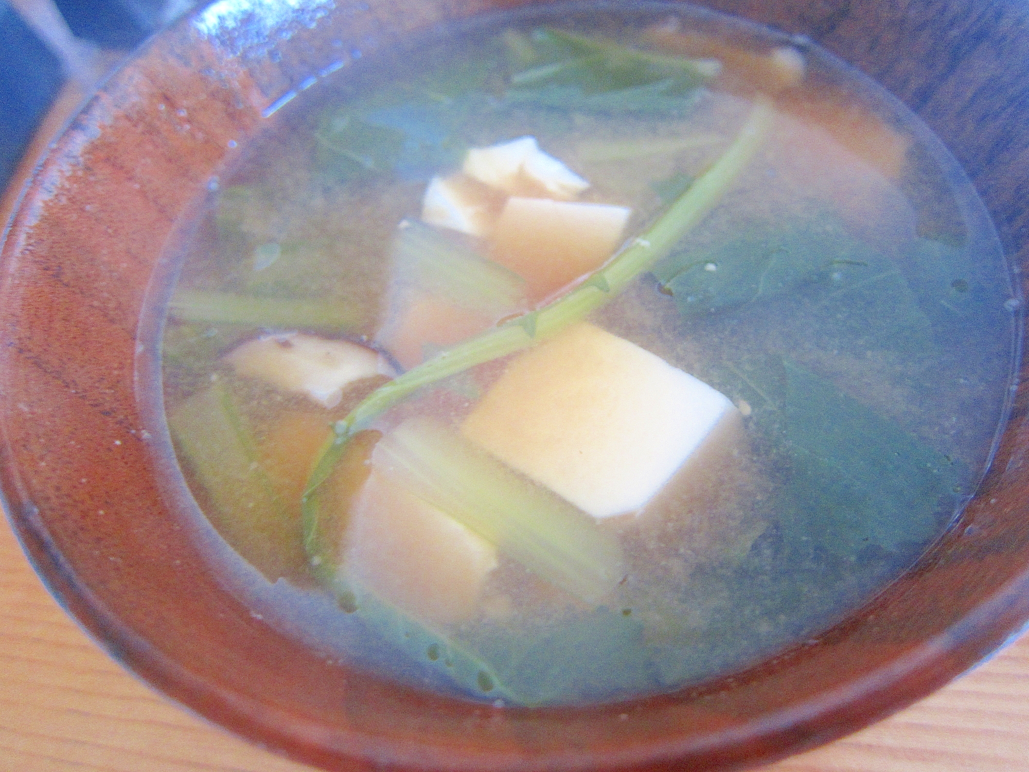 豆腐と蕪の葉の味噌汁