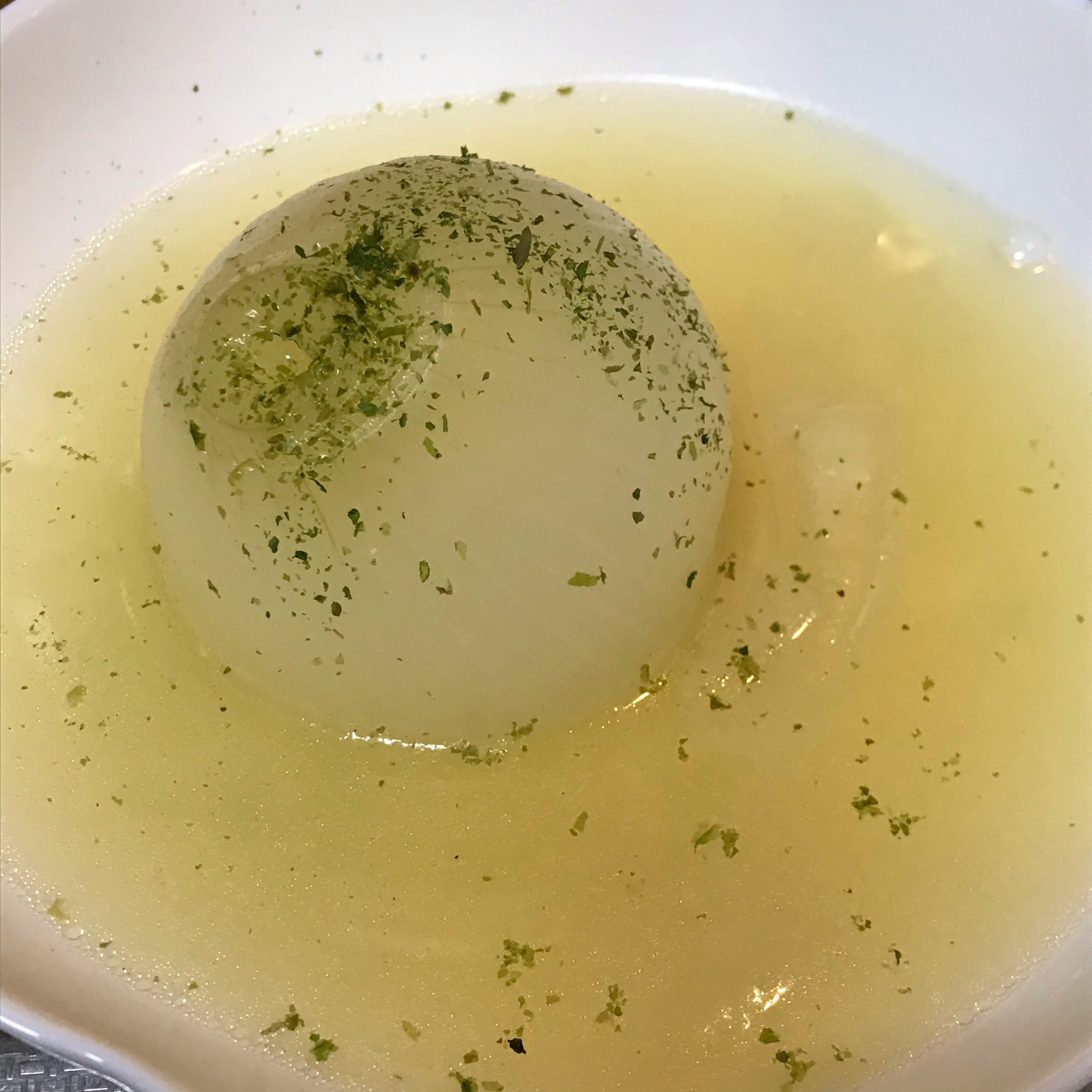 丸ごと新たまねぎを使ったスープ