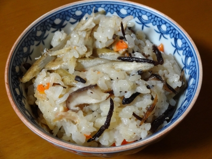 もち米入りなので、もっちり感がイイですね^m^
ひじきや切り干し大根で栄養も満点で嬉しいですね！
味付けも簡単で、とても美味しくいただきました♪